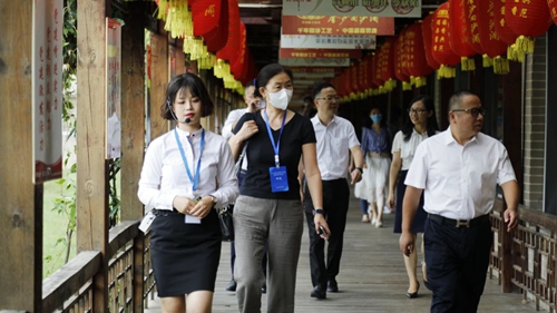 貴州省第三屆省長質(zhì)量獎(jiǎng)評審專家組到金沙酒業(yè)現(xiàn)場評審(圖2)