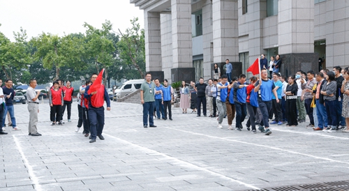 歡度中秋喜迎國慶 宜化集團(tuán)與宜昌市發(fā)改委共同舉辦趣味運(yùn)動(dòng)會(huì)(圖1)