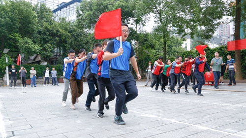 歡度中秋喜迎國慶 宜化集團(tuán)與宜昌市發(fā)改委共同舉辦趣味運(yùn)動(dòng)會(huì)(圖2)